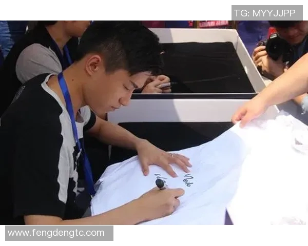 高校联赛中EDG团队配合表现分析与战术探讨 高校联赛中EDG团队配合表现分析与战术探讨